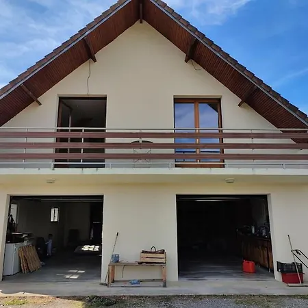 Dans Une Maison De Campagne Appartement